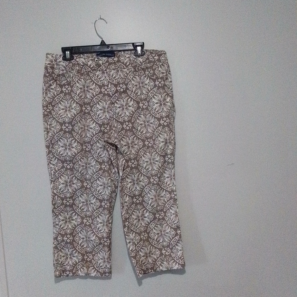 Bandolinoblu ladies size 16 capris